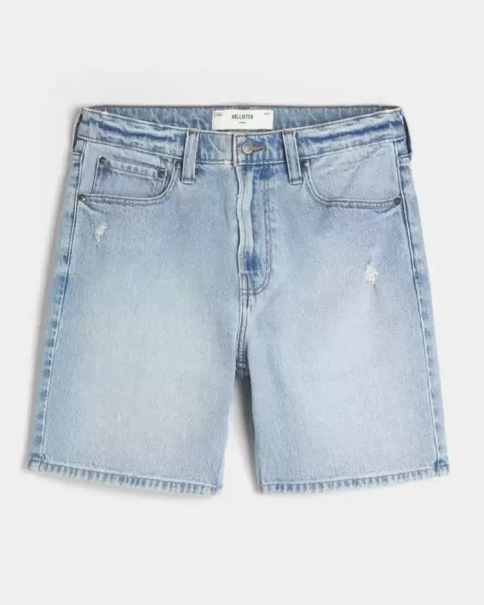 Pantaloni scurți de denim largi, învechiți deasupra genunchiului Pantaloni scurți de denim largi, învechiți deasupra genunchiului