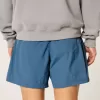 Pantaloni scurți de fotbal largi la jumătatea coapsei Pantaloni scurți de fotbal largi la jumătatea coapsei