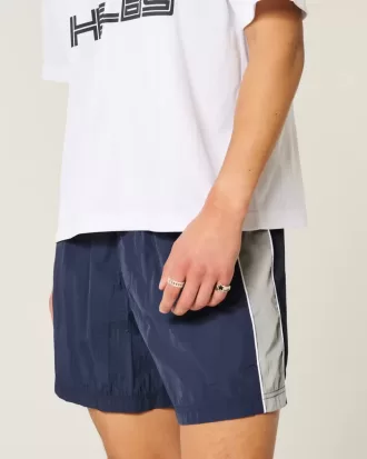 Pantaloni scurți de fotbal largi la jumătatea coapsei
