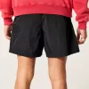 Pantaloni scurți de fotbal largi la jumătatea coapsei Pantaloni scurți de fotbal largi la jumătatea coapsei