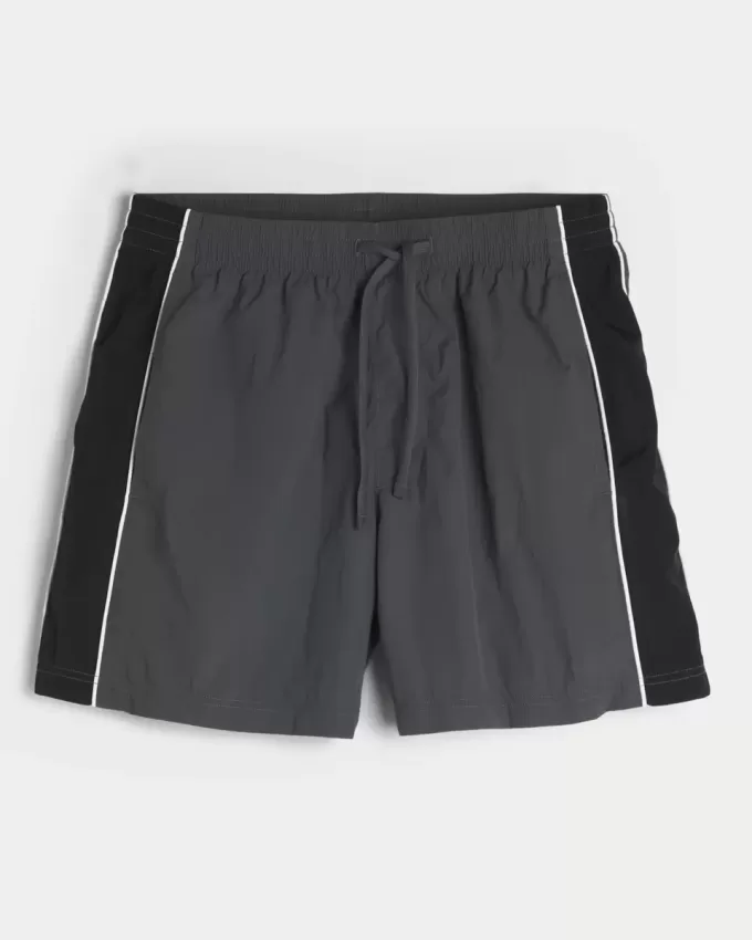Pantaloni scurți de fotbal largi la jumătatea coapsei Pantaloni scurți de fotbal largi la jumătatea coapsei