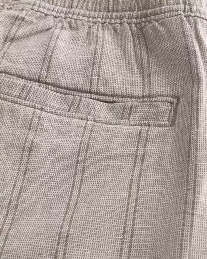 Pantaloni scurți din amestec de in deasupra genunchiului Pantaloni scurți din amestec de in deasupra genunchiului