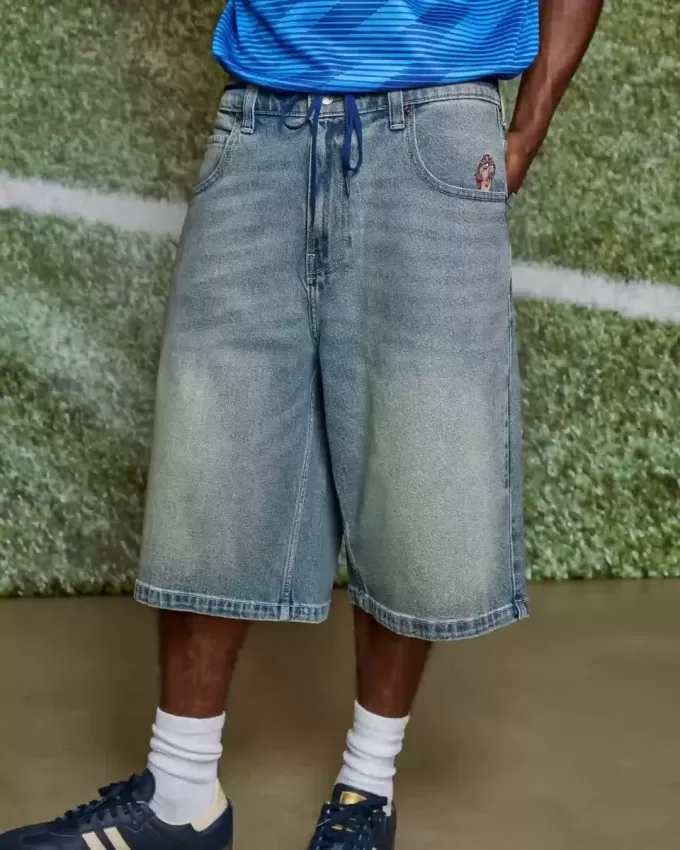 Pantaloni scurți din denim cu spalare medie Taz Graphic