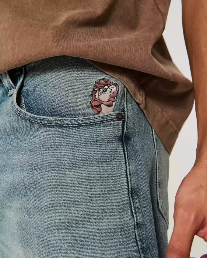 Pantaloni scurți din denim cu spalare medie Taz Graphic