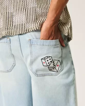 Pantaloni scurți din denim super largi cu grafic Dice Light Wash