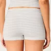 Pantaloni scurți din tricot cu pulover confortabil Gilly Hicks Pantaloni scurți din tricot cu pulover confortabil Gilly Hicks