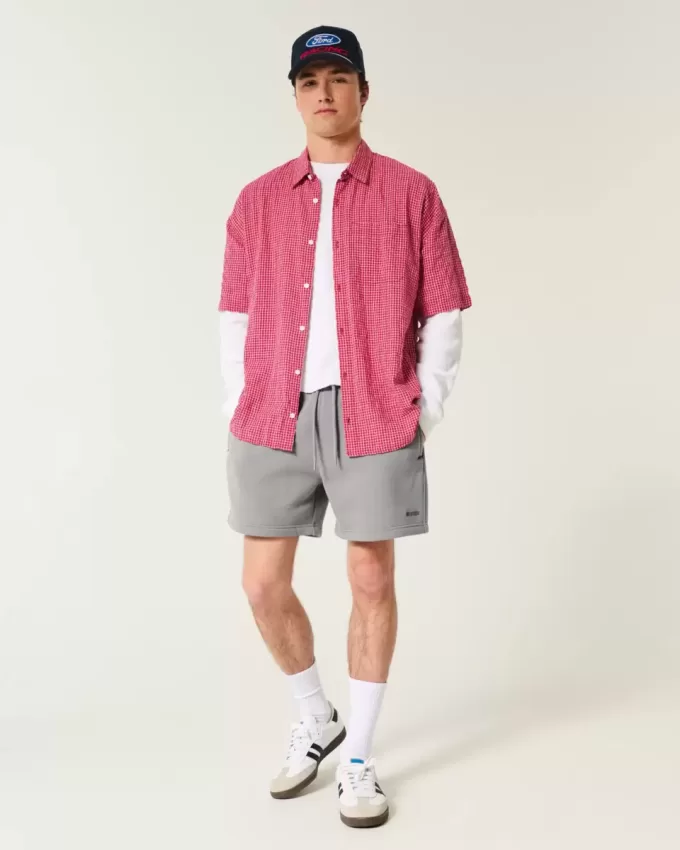 Pantaloni scurți Hollister Feel Good Fleece la mijlocul coapsei Pantaloni scurți Hollister Feel Good Fleece la mijlocul coapsei