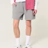 Pantaloni scurți Hollister Feel Good Fleece la mijlocul coapsei Pantaloni scurți Hollister Feel Good Fleece la mijlocul coapsei