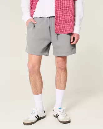 Pantaloni scurți Hollister Feel Good Fleece la mijlocul coapsei