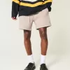 Pantaloni scurți Hollister Feel Good Fleece la mijlocul coapsei Pantaloni scurți Hollister Feel Good Fleece la mijlocul coapsei