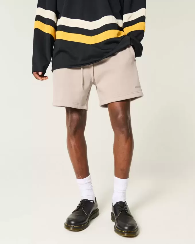 Pantaloni scurți Hollister Feel Good Fleece la mijlocul coapsei Pantaloni scurți Hollister Feel Good Fleece la mijlocul coapsei