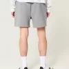 Pantaloni scurți Hollister Feel Good Fleece la mijlocul coapsei Pantaloni scurți Hollister Feel Good Fleece la mijlocul coapsei