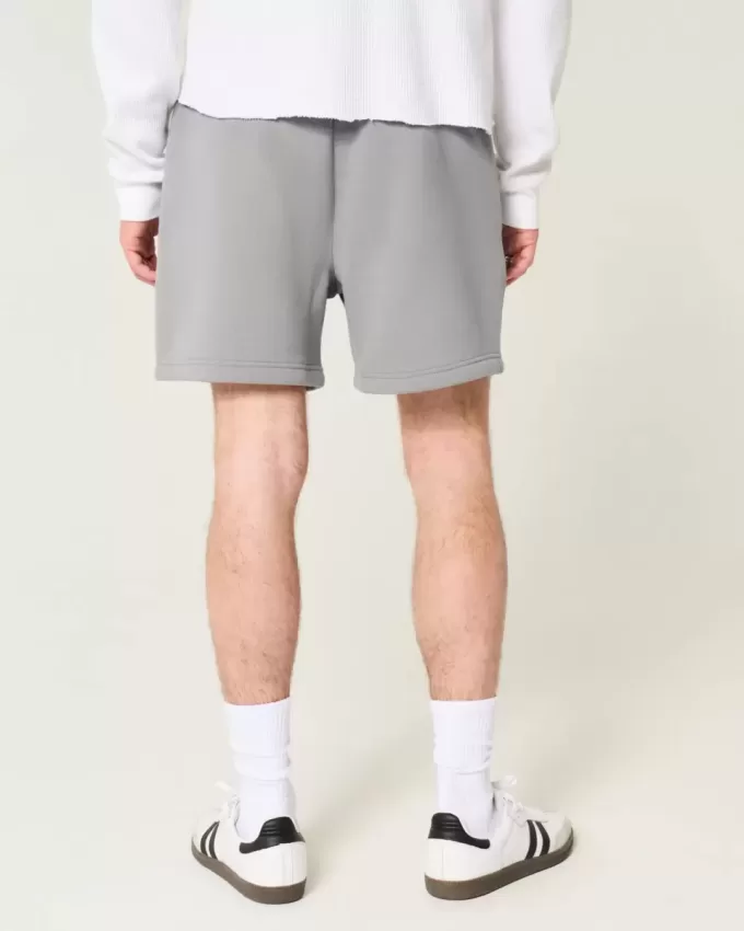 Pantaloni scurți Hollister Feel Good Fleece la mijlocul coapsei Pantaloni scurți Hollister Feel Good Fleece la mijlocul coapsei