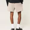 Pantaloni scurți Hollister Feel Good Fleece la mijlocul coapsei Pantaloni scurți Hollister Feel Good Fleece la mijlocul coapsei