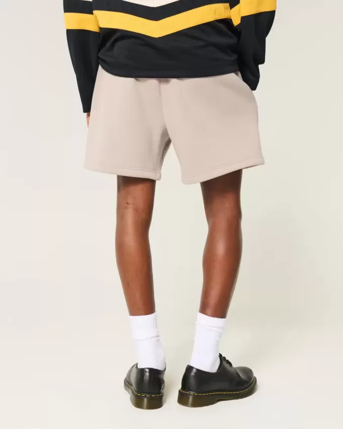 Pantaloni scurți Hollister Feel Good Fleece la mijlocul coapsei Pantaloni scurți Hollister Feel Good Fleece la mijlocul coapsei