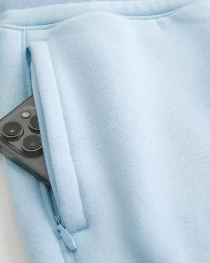Pantaloni scurți Hollister Feel Good Fleece la mijlocul coapsei Pantaloni scurți Hollister Feel Good Fleece la mijlocul coapsei
