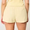 Pantaloni scurți Hollister Livvy cu talie joasă din amestec de in Pantaloni scurți Hollister Livvy cu talie joasă din amestec de in