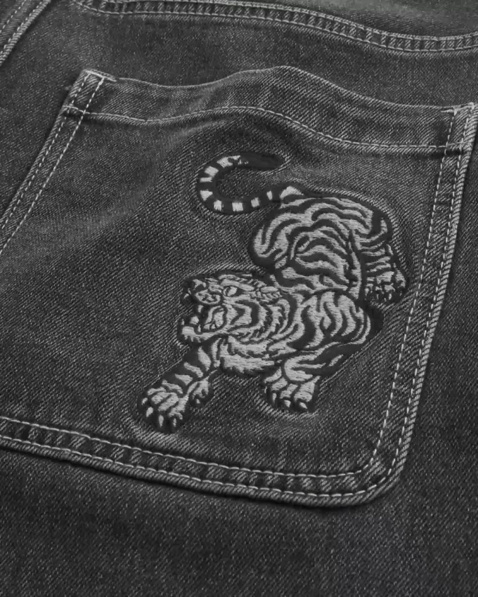 Pantaloni scurți largi din denim Tiger Graphic Pantaloni scurți largi din denim Tiger Graphic