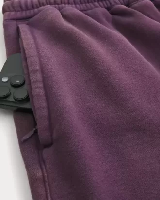 Pantaloni scurți largi din lână deasupra genunchiului