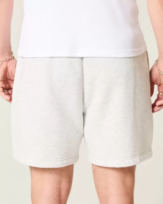 Pantaloni scurți lângi din lână la jumătatea coapsei Pantaloni scurți lângi din lână la jumătatea coapsei