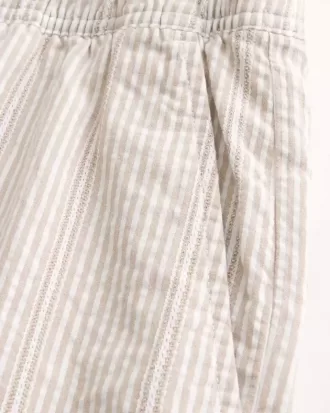 pantaloni scuri seersucker deasupra genunchiului 2 2 330x413 - Pantaloni scurți Seersucker deasupra genunchiului