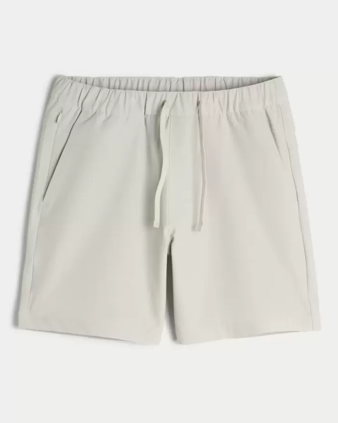 Pantaloni scurti deasupra genunchiului Pantaloni scurti deasupra genunchiului