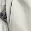 Pantaloni scurti deasupra genunchiului Pantaloni scurti deasupra genunchiului