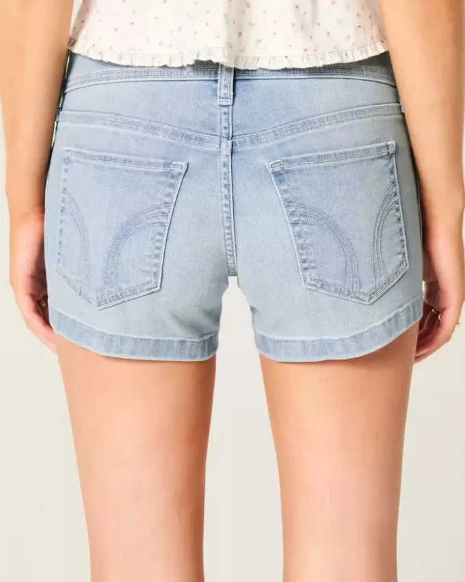 Pantaloni scurti din denim, cu talie joasă, spălat ușor Pantaloni scurti din denim, cu talie joasă, spălat ușor