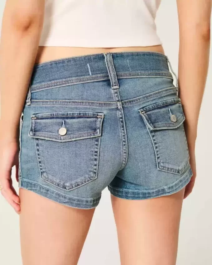 Pantaloni scurti din denim, cu talie joasă, spălat ușor Pantaloni scurti din denim, cu talie joasă, spălat ușor