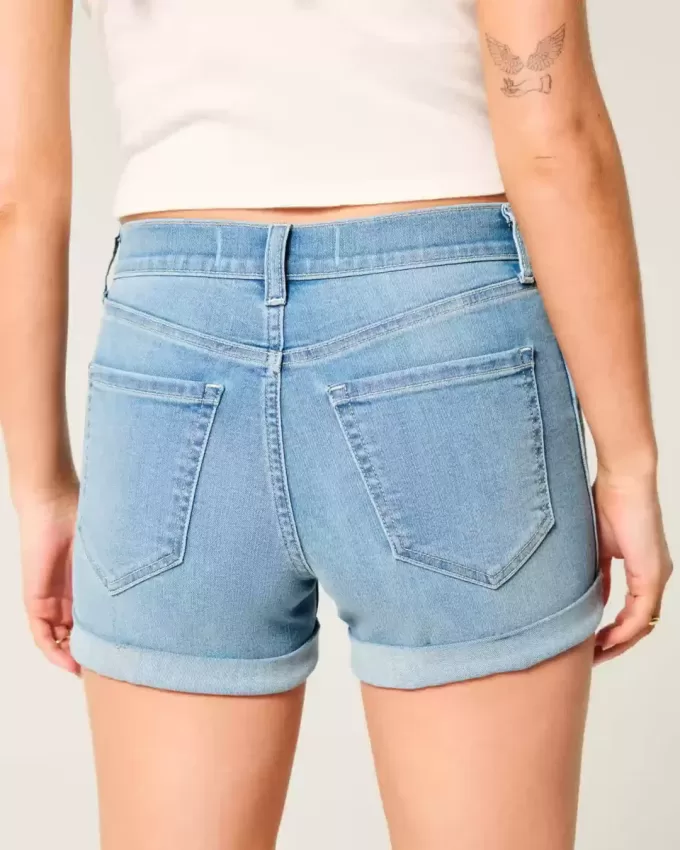 Pantaloni scurti din denim cu talie înaltă, rupte, cu spalare medie Pantaloni scurti din denim cu talie înaltă, rupte, cu spalare medie
