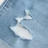 Pantaloni scurti din denim cu talie înaltă, rupte, cu spalare medie Pantaloni scurti din denim cu talie înaltă, rupte, cu spalare medie