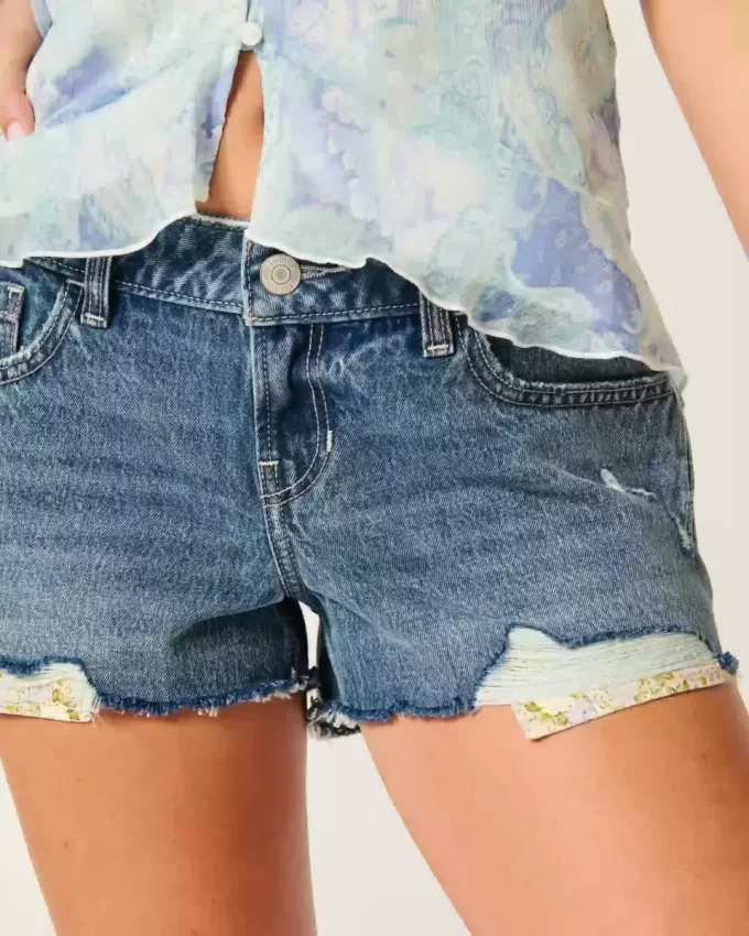 Pantaloni scurti mini din denim cu talie joasă învechită Pantaloni scurti mini din denim cu talie joasă învechită
