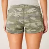 Pantaloni scurti Y2K Camo cu talie joasa din sarg Pantaloni scurti Y2K Camo cu talie joasa din sarg