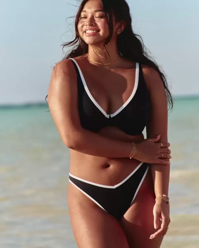 Partea de jos de bikini cu nervură, cu picioare înalte, talie în V Partea de jos de bikini cu nervură, cu picioare înalte, talie în V