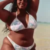 Partea de jos de bikini cu picioare înalte mixte în stil croșetat Partea de jos de bikini cu picioare înalte mixte în stil croșetat