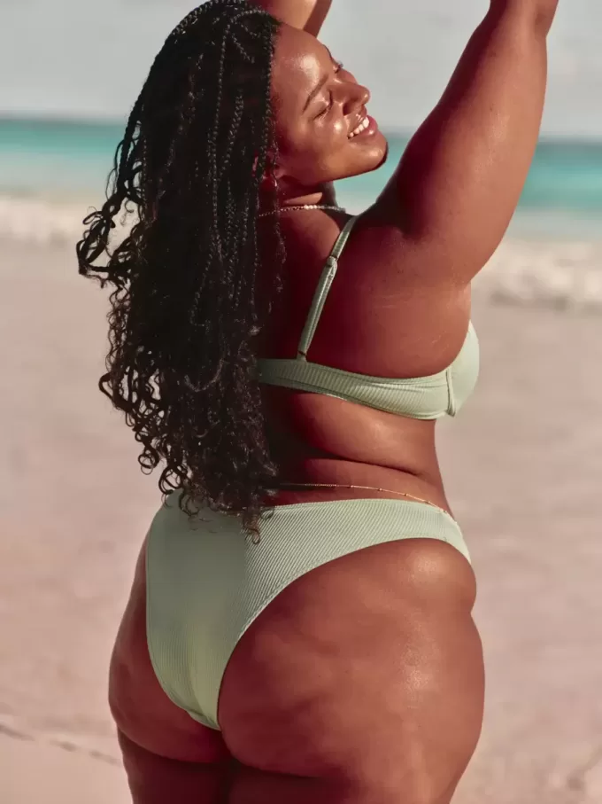Partea de jos de bikini cu picior înalt cu nervură Partea de jos de bikini cu picior înalt cu nervură