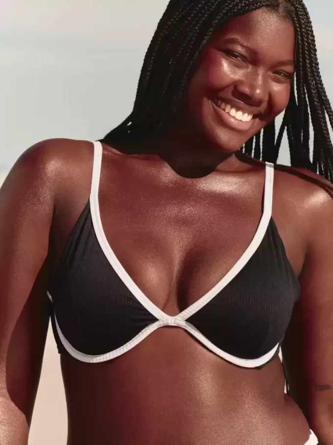 Partea de sus de bikini cu sârmă și adâncime Partea de sus de bikini cu sârmă și adâncime