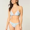 Partea de sus de bikini triunghi cu tricot în stil croșetat Partea de sus de bikini triunghi cu tricot în stil croșetat