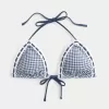 Partea de sus de bikini triunghi cu tricot în stil croșetat Partea de sus de bikini triunghi cu tricot în stil croșetat