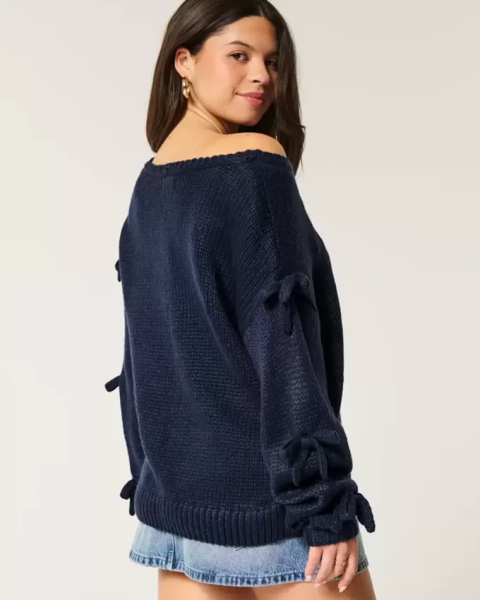 Pulover cu aplicație cu fundă fără umăr Pulover cu aplicație cu fundă fără umăr