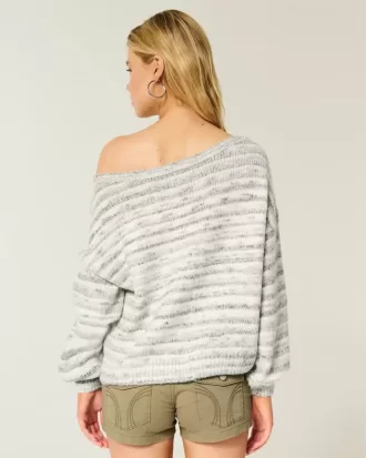 Pulover cu umăr deschis