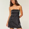 Rochie bodycon cu fundă fără bretele din satin Rochie bodycon cu fundă fără bretele din satin