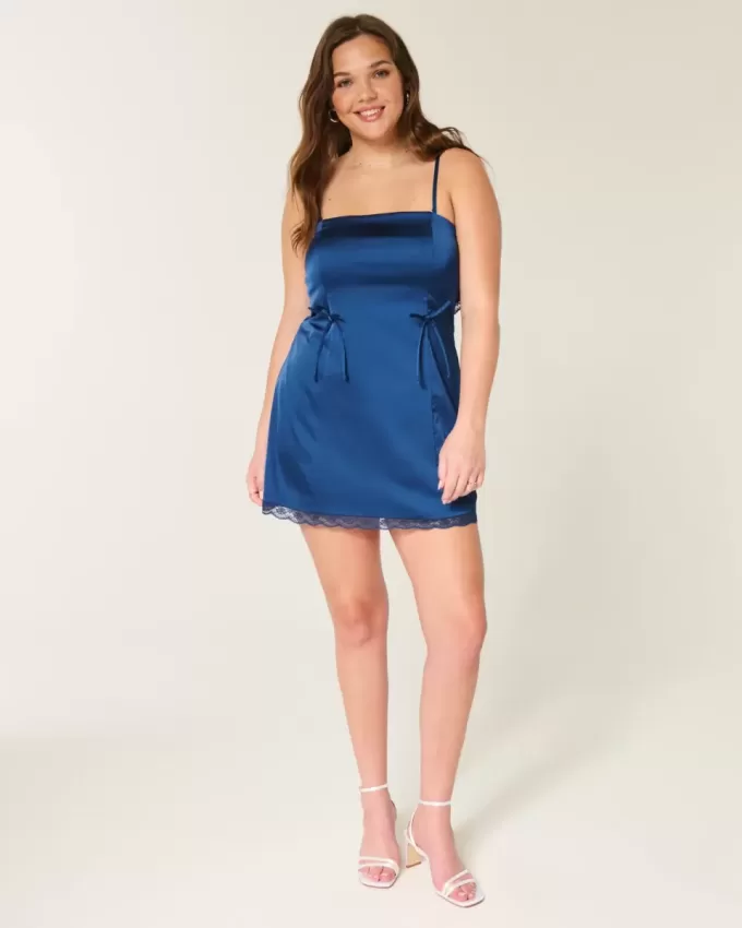 Rochie bodycon cu fundă fără bretele din satin Rochie bodycon cu fundă fără bretele din satin