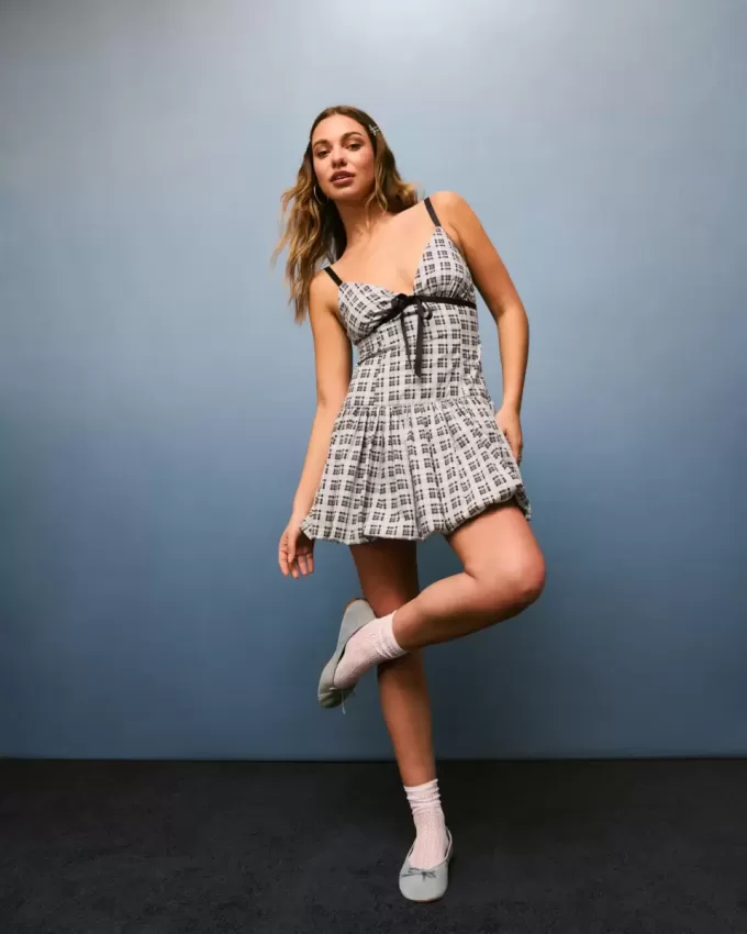 Rochie mini Bubble cu decolteu în V Rochie mini Bubble cu decolteu în V