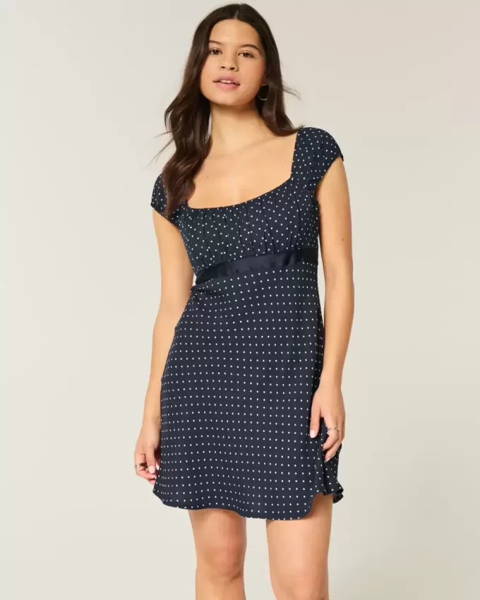 Rochie mini cu bandă de satin crep Rochie mini cu bandă de satin crep