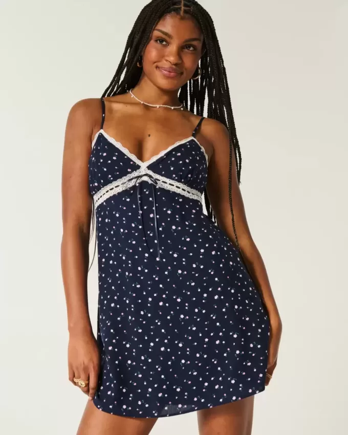 Rochie mini cu detaliu din dantela Rochie mini cu detaliu din dantela