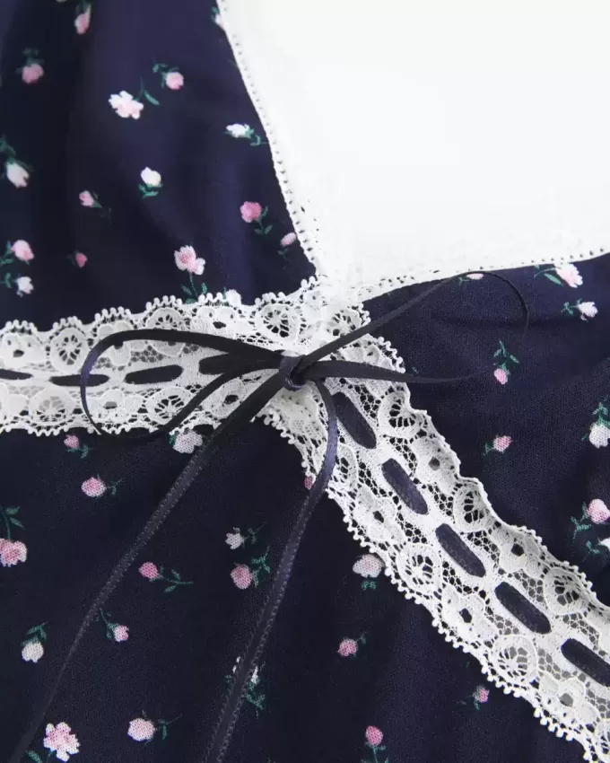 Rochie mini cu detaliu din dantela Rochie mini cu detaliu din dantela