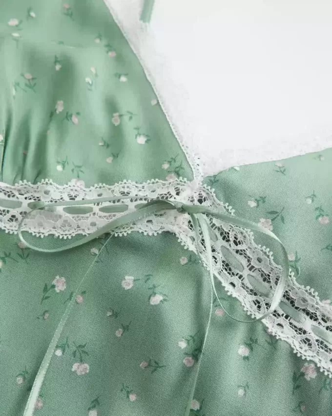 Rochie mini cu detaliu din dantela Rochie mini cu detaliu din dantela