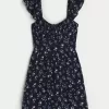 Rochie mini cu mâneci fluturate, talie în V Rochie mini cu mâneci fluturate, talie în V