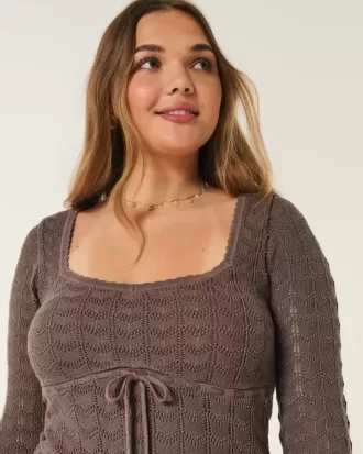 Rochie mini cu mâneci lungi în stil croșetat